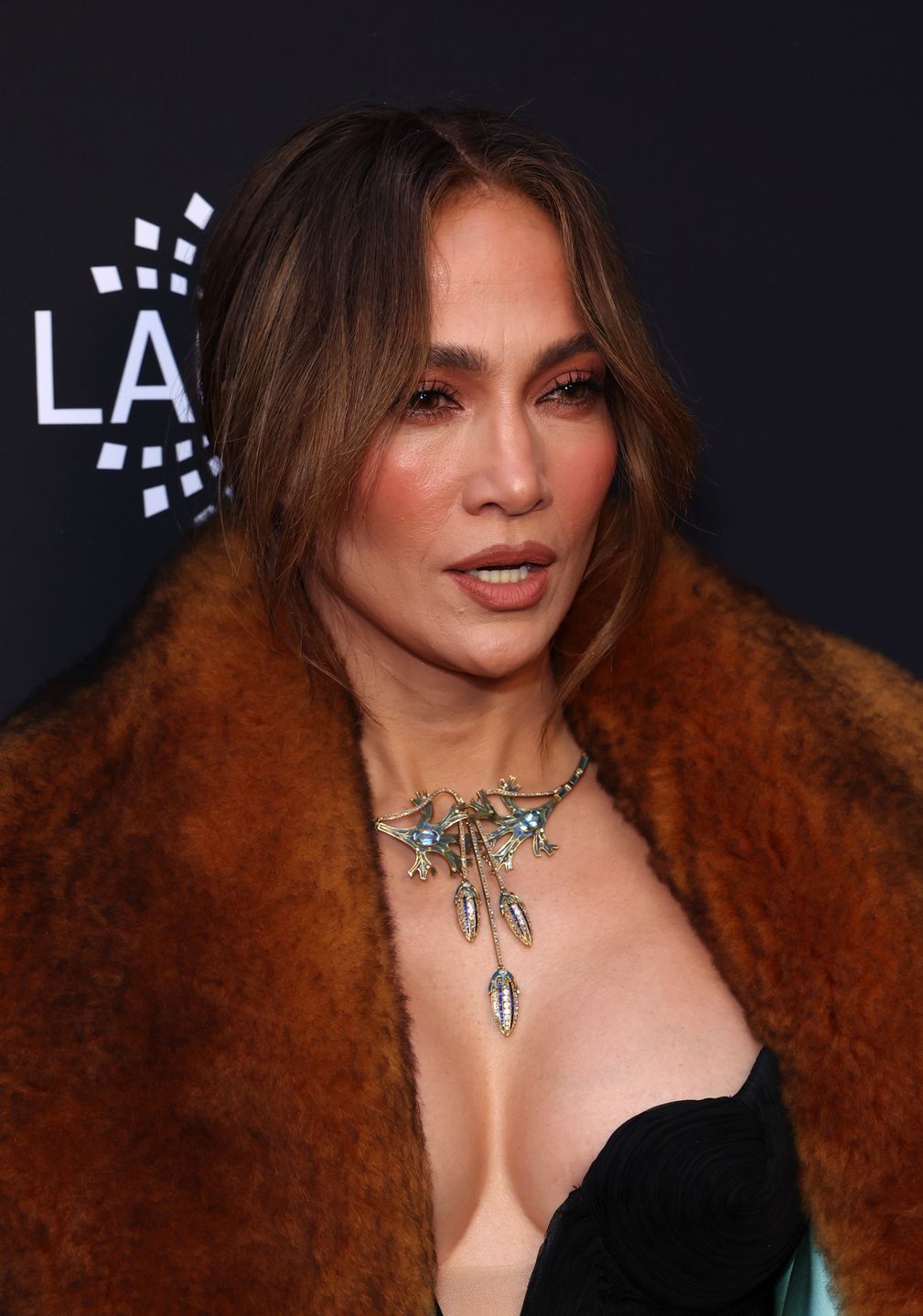 Jennifer Lopez hipnotyzuje głębokim dekoltem w operze