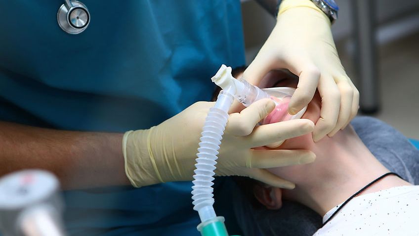 Respirator jest urządzeniem medycznym wspomagającym oddychanie pacjenta. Najczęstszą przyczyną wykorzystania respiratorów zarówno domowych, jak i szpitalnych są: choroby neurologiczne, śpiączka.