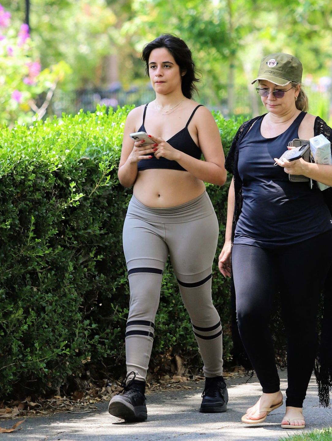 Camila Cabello biega po parku