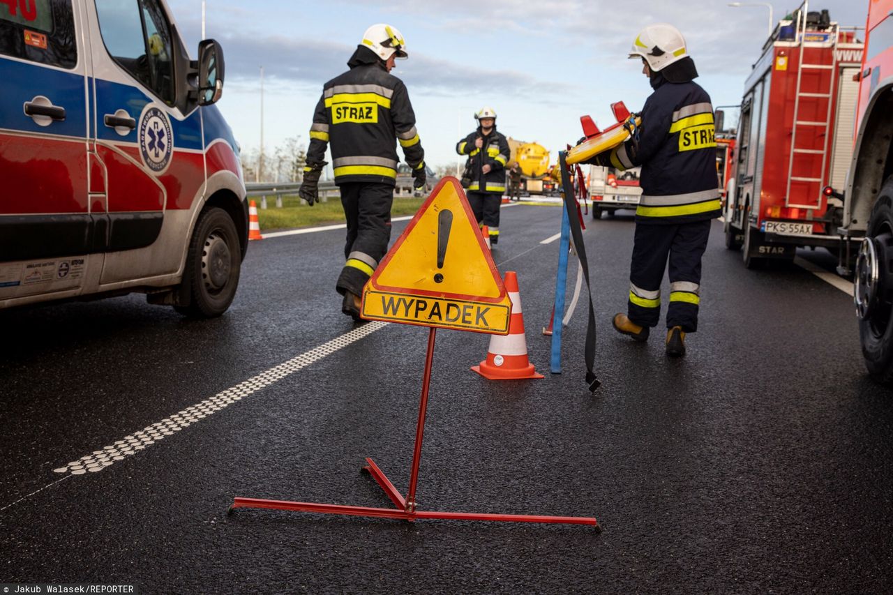 Groźny wypadek na A1. Dwie osoby ranne