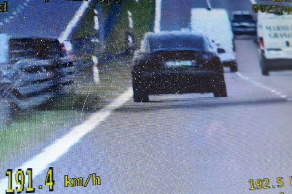 Tesla pędziła przez S-19. Tyle wskazał radar policji