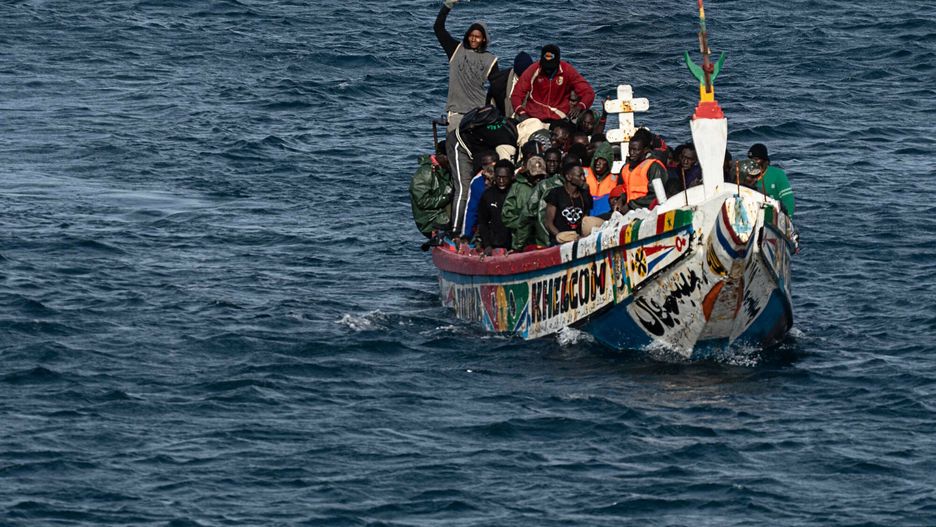 MIgranci na Wyspach Kanaryjskich
A boat from Senegal with 85 migrant people on board approaches La Restinga port on the Canary island of El Hierro, on August 19, 2024. The number of migrants reaching the Canary Islands more than doubled in the first 7.5 months of 2024 as Spain's prime minister announced plans to visit west Africa next week. Figures show that 22,304 migrants reached the Atlantic archipelago in the period to August 15, up from 9,864 in the same period a year earlier, interior ministry numbers show. The figure represents a 126-percent increase year on year. (Photo by Jose Antonio SEMPERE / AFP)
JOSE ANTONIO SEMPERE