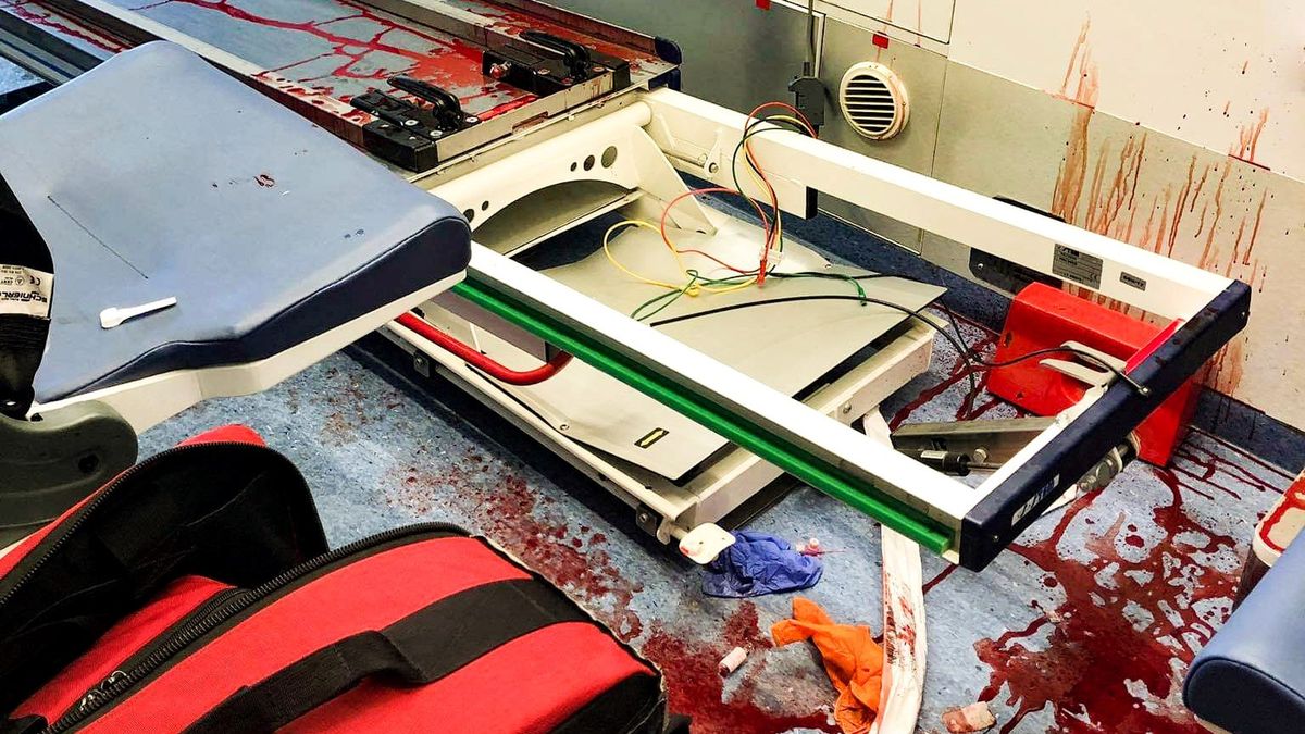 Na facebookowym profilu "Ratownictwo Medyczne - łączy nas wspólna pasja" opublikowano mocne zdjęcia z polskiej karetki. 