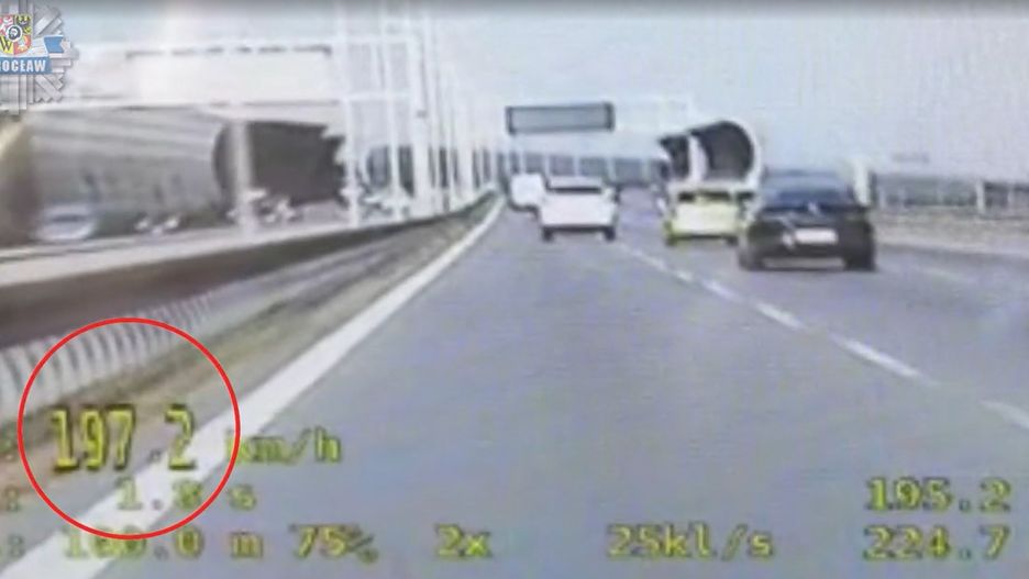 Zatrzymano kierowcę lexusa za zbyt szybką jazdę
