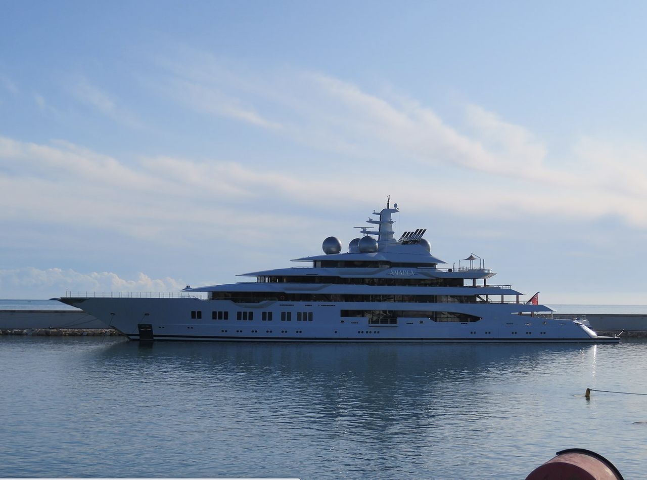 Rosyjski superjacht Amadea w Honolulu. Teraz z amerykańską banderą