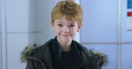 Thomas Brodie Sangster urzekł widzów w świątecznym hicie. Nie uwierzycie, jak dziś wygląda