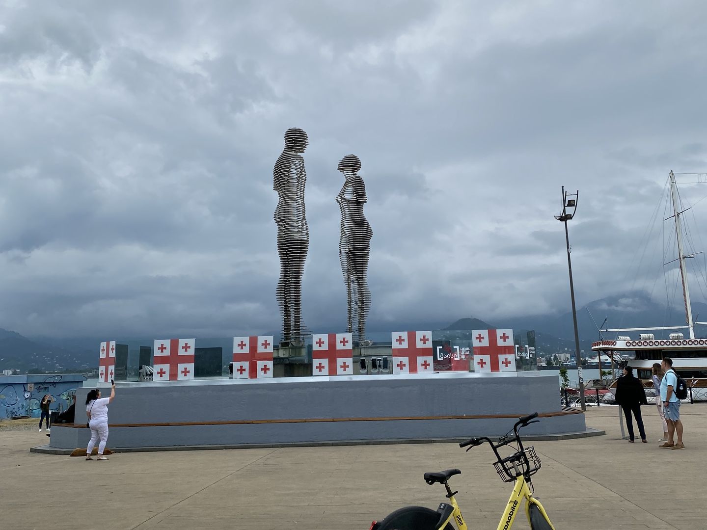 Rzeźba Alego i Nino stała się jednym z symboli Batumi