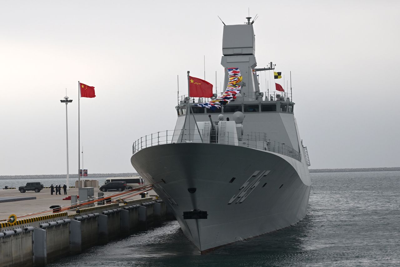 Chinese ships stir tensions near disputed Senkaku Islands