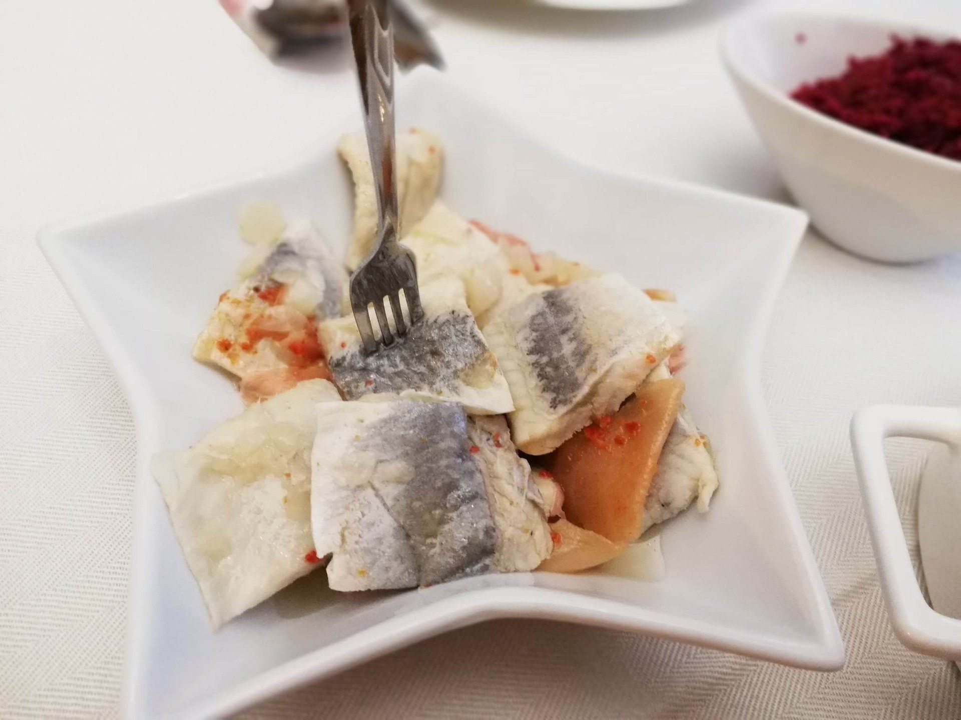 Śledź - w oleju, occie, śmietanie lub pod pierzynką.