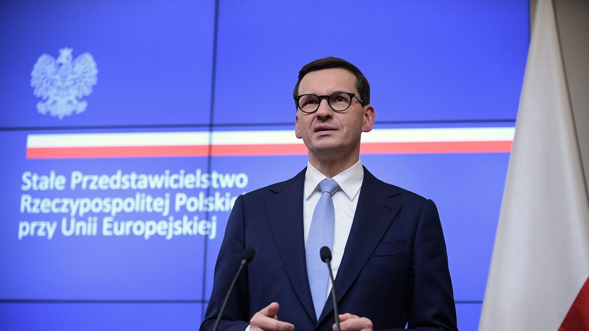 Bruksela, Belgia, 22.10.2021. Premier Mateusz Morawiecki bierze udział w konferencji prasowej po drugim dniu posiedzenia Rady Europejskiej w Brukseli, 22 bm. Unijni liderzy rozmawiali m.in. o orzeczeniu polskiego Trybunału Konstytucyjnego, dot. prymatu prawa europejskiego. (aldg) PAP/Marcin Obara