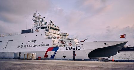 Chiny "nękają" Tajwan. 16 jednostek wypartych z wód wyspy