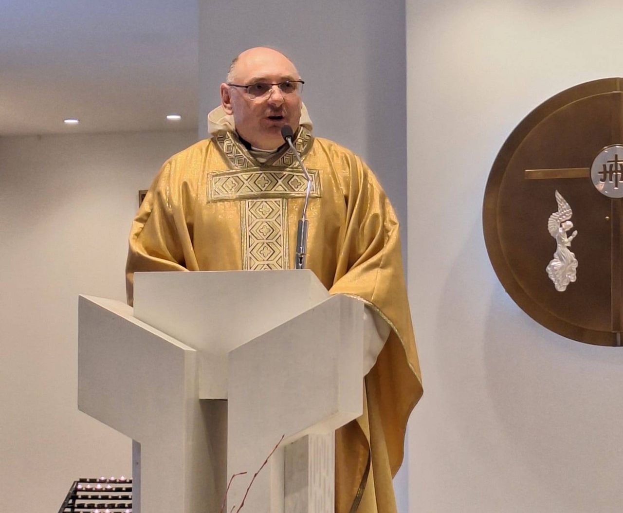 Proboszcz ujawnił, ile zarabia. Oto, kwota "na rękę"