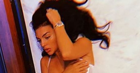"Bogini piękności". Narzeczona Cristiano Ronaldo pozuje w bieliźnie