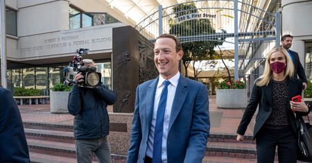 Gigantyczny wykup Facebooka. Firma Zuckerberga ogłasza rok zaciskania pasa