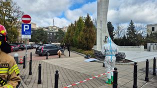 Tajemnicza substancja przed Sejmem. Służby są na miejscu