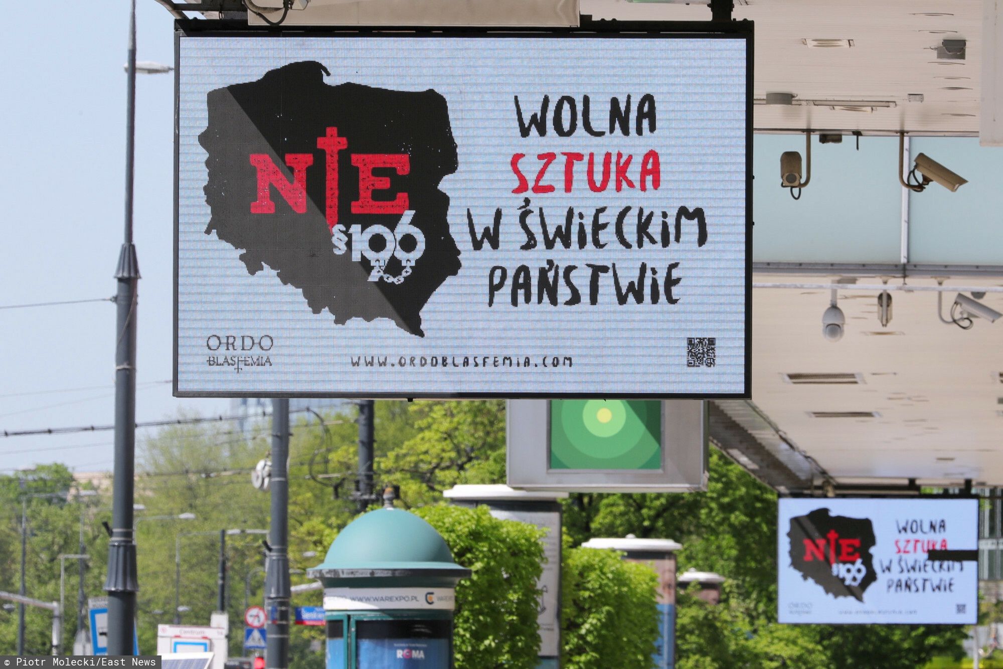 Kampania Nergala  Ordo BlasfemiaFot. Piotr Molecki/East News, Warszawa, 12.05.2021. Adam "Nergal" Darski ruszyl z kampania Ordo Blasfemia. Kampania skierowana jest przeciwko paragrafowi 196 Kodeksu karnego dot. obrazy uczuc religijnych.Piotr Molecki
