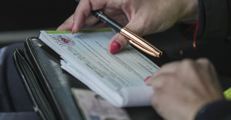 Nie ma druczków, ale mandaty po wakacjach będą. Rząd znalazł rozwiązanie