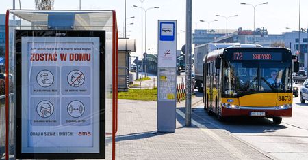 Warszawa. W komunikacji tyle osób, ile wynosi 30 proc. miejsc