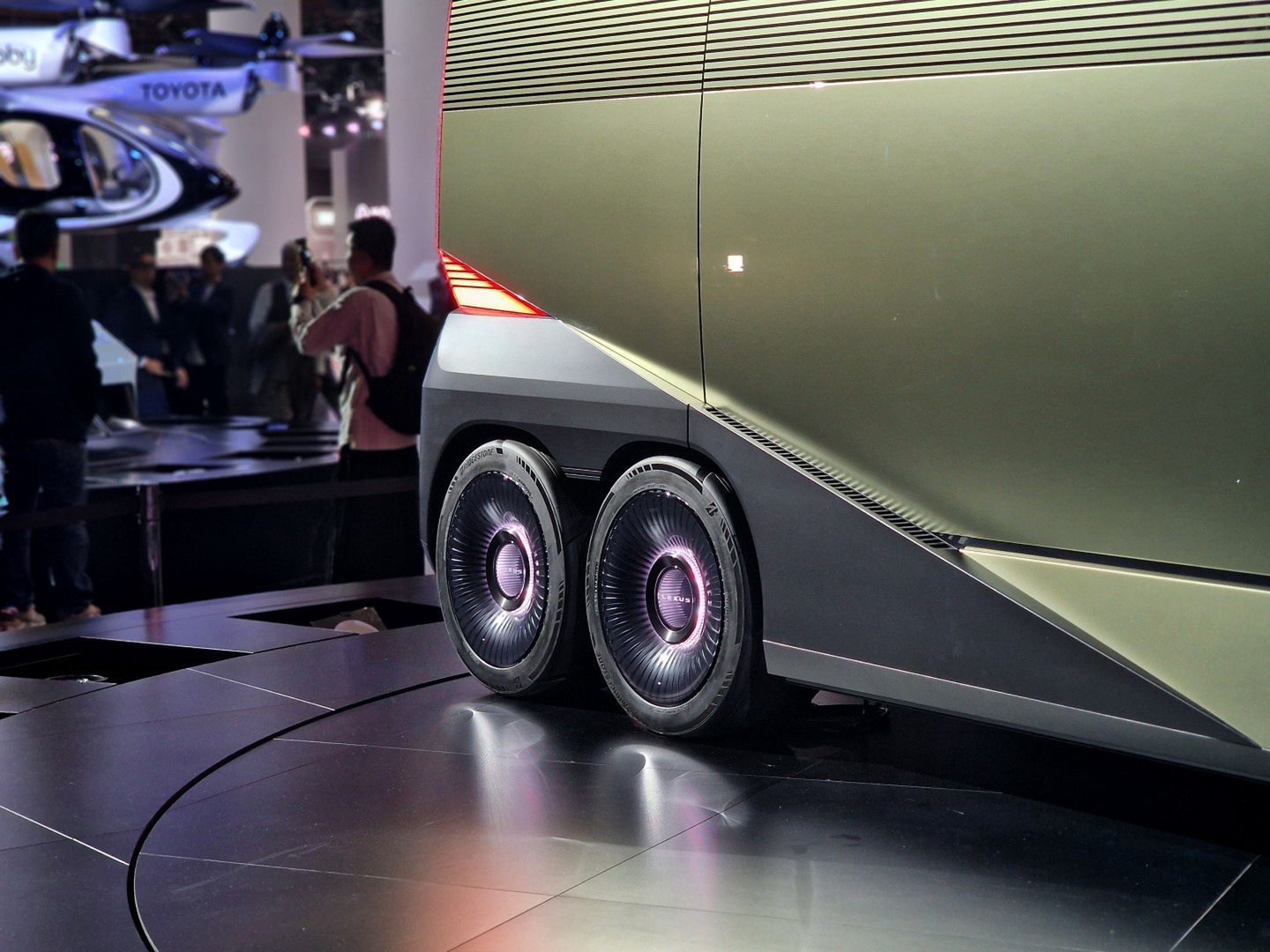 Lexus LS Concept Minivan