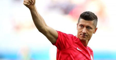 Lewandowski skrytykowany przez popularny magazyn piłkarski: "Najpierw całował na trybunach żonę, potem narzekał na brak jakości w drużynie"