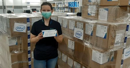 Intel pomaga lekarzom w Trójmieście. Maseczki i serwery usprawnią walkę z koronawirusem