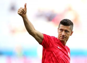 Lewandowski skrytykowany przez popularny magazyn piłkarski: "Najpierw całował na trybunach żonę, potem narzekał na brak jakości w drużynie"