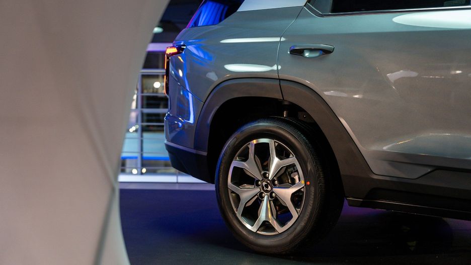 Dla 51 proc. Polaków atrakcyjna cena jest najważniejszym powodem, dla którego zdecydowaliby się na usługę najmu długoterminowego, a 27 proc. wskazało, że jest to &#34;kompleksowa oferta&#34;, czyli fakt, że koszty użytkowania pojazdu, takie jak ubezpieczenie OC, AC i NNW, auto zastępcze, serwis i opony, są wliczone w cenę najmu.