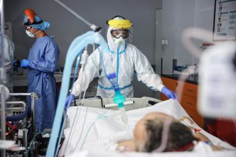 Koronawirus. Tydzień otwieramy z liczbą prawie 4,4 tys. nowych przypadków