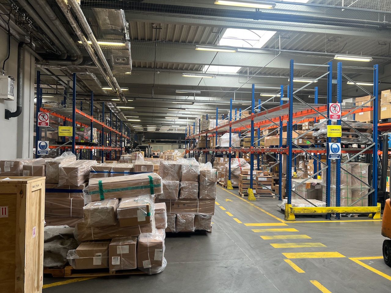 LS Airport Services. Terminal cargo