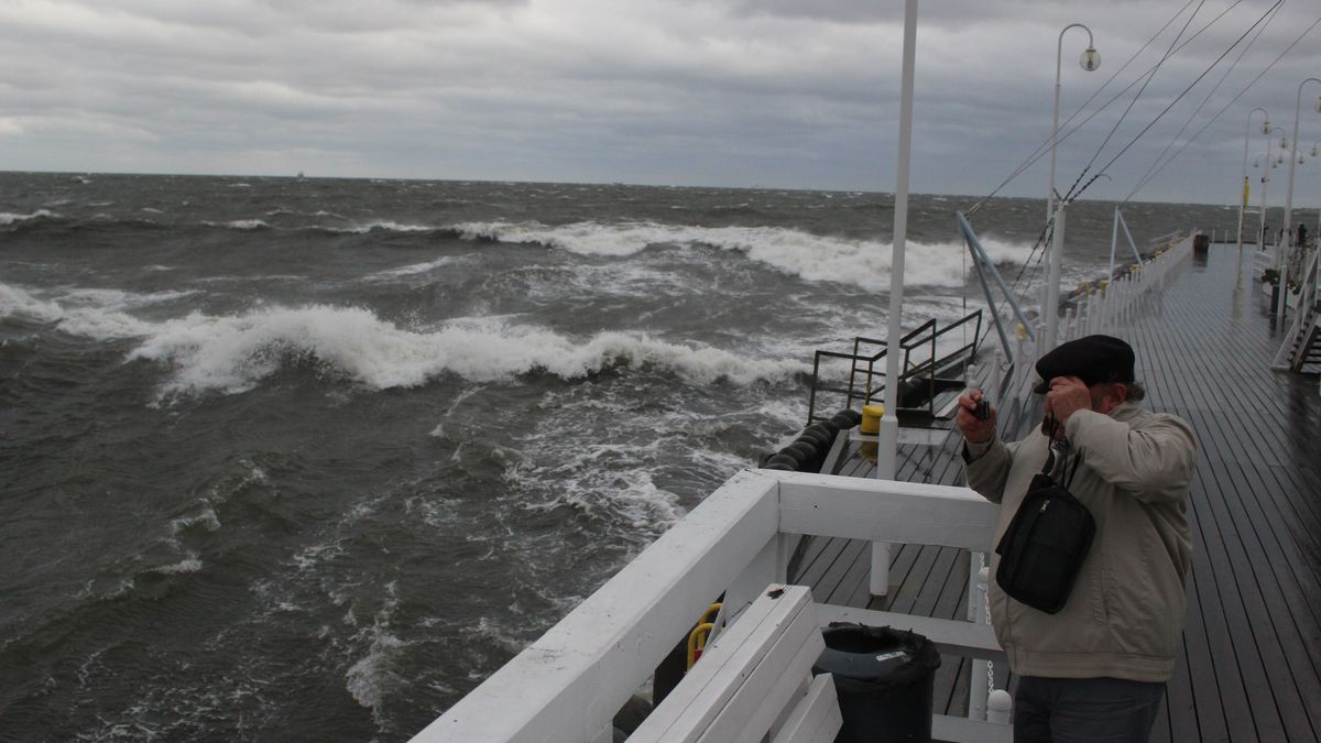 Niespokojnie nad Bałtykiem. IMGW wydaje alerty