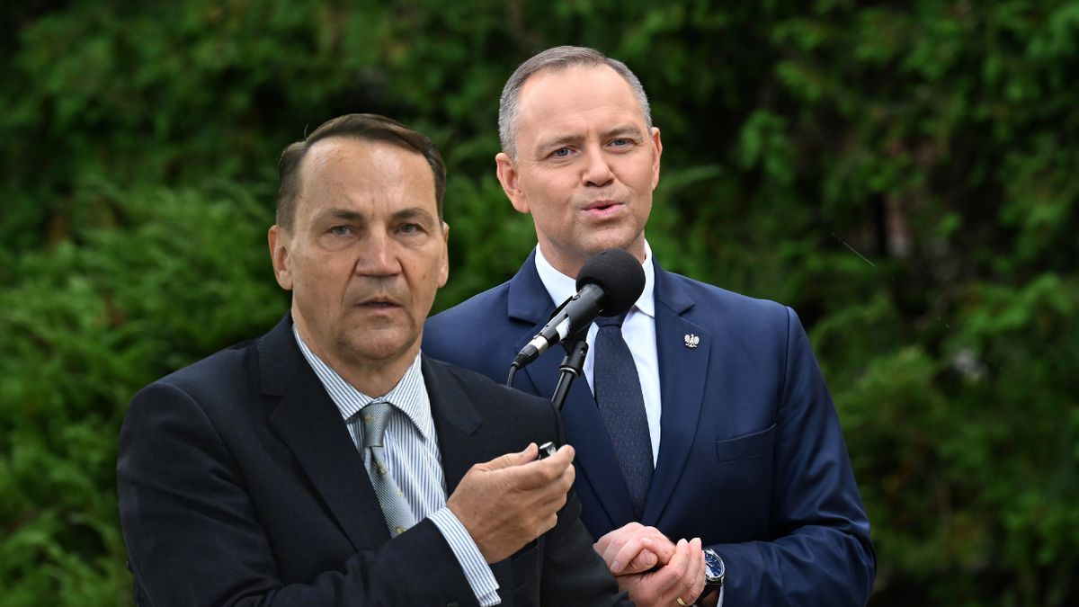 Radosław Sikorski, Karol Nawrocki