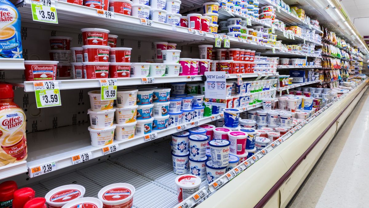 Jogurty owocowe w chłodziarce