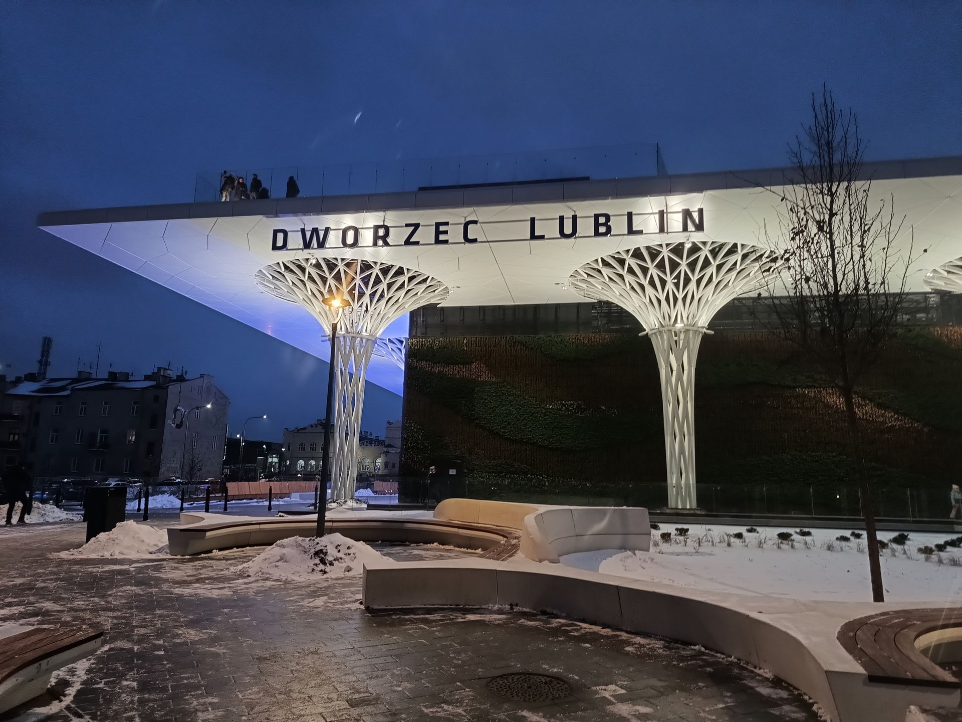 Napis na budynku dworca kosztował 141,5 tys. zł