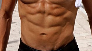 Płaski brzuch bez wyrzeczeń. Nawyki, o których większość zapomina