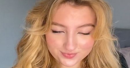 Pokazała jak wygląda bez makijażu. TikTok zablokował ją za "makabrę"
