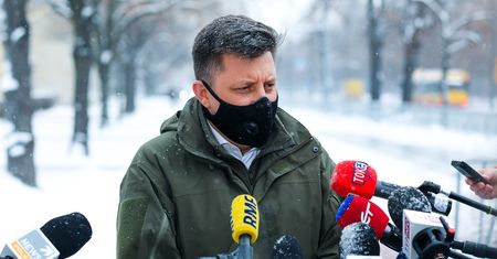 Szczepienia na COVID-19. Pfizer zmniejsza dawki dostaw. Szef KPRM komentuje