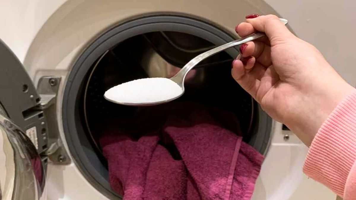 Perfumy do prania z domowych składników.