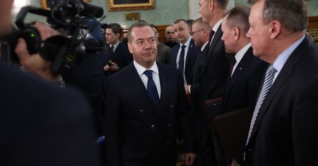 Miedwiediew grozi Europie. Wskazał "lekarstwo na rusofobię"