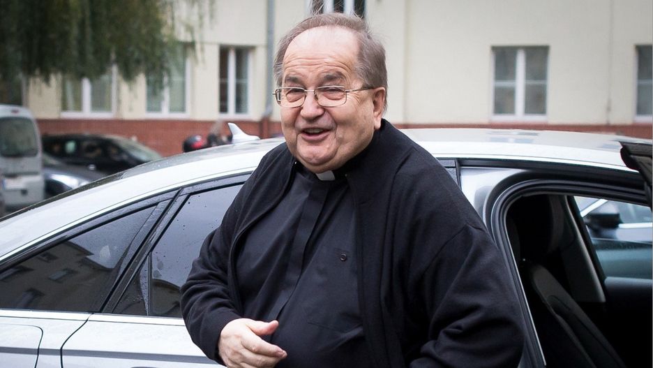 Podwyżka opłat na uczelni Rydzyka