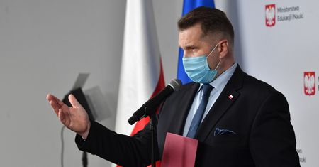 Burza po słowach Przemysława Czarnka o UE. Jarosław Sellin tłumaczy