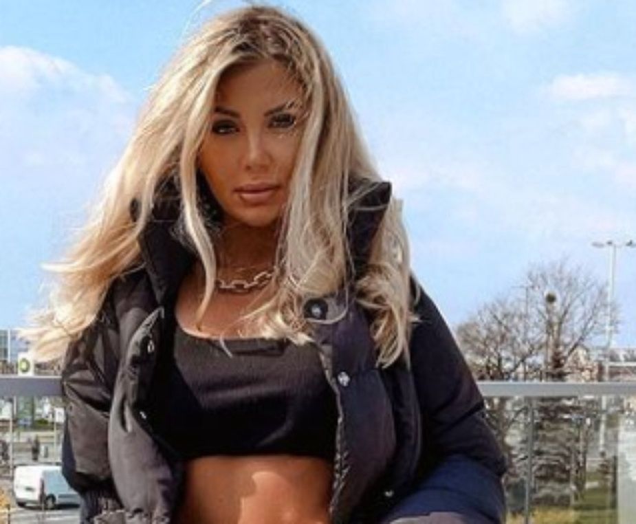 Angela z "Love Island"