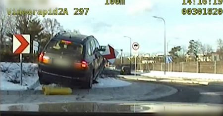 Przez rondo na wprost. Policja wszystko nagrała