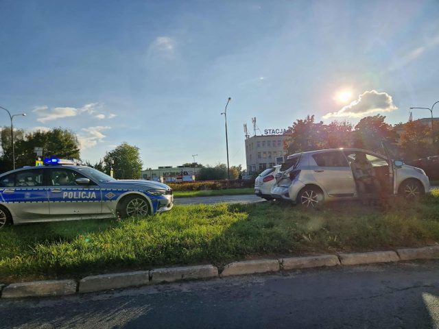 Zatrzymał się przepuścić pieszych. Zaskoczyło to kierowcę ciężarówki (zdjęcia)