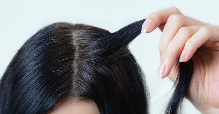 Nie wyrywaj siwych włosów. Konsekwencje mogą być poważne