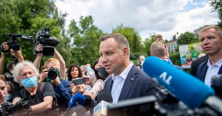 Prezydent Duda w kampanii mówił o samochodach. Zabrał głos ws. wycinania DPF i zakazu wjazdu do miast