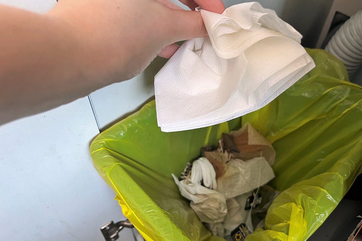 Wyrzucasz do kosza na papier czy odpady zmieszane? Błąd może kosztować