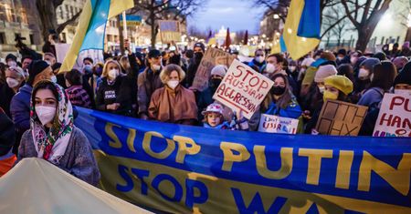 Stan wyjątkowy na Ukrainie. Zakaz zgromadzeń, możliwa godzina policyjna