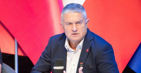 Ociepa odpowiada na słowa Frasyniuka. Nazwał go "pożytecznym idiotą"