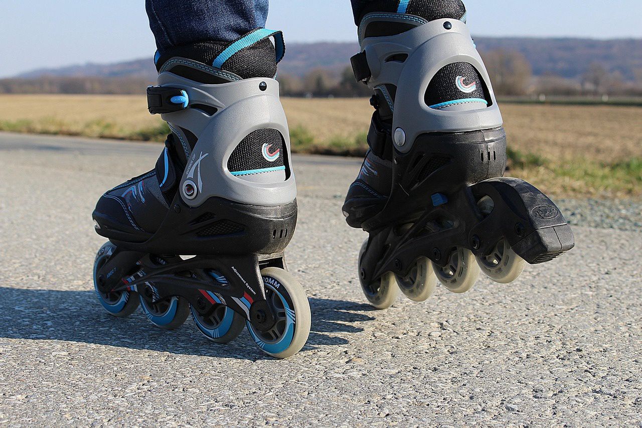 Wrocław: Skate Night 2025 - Potańcówka na rolkach z DJ-em na żywo, warsztatami i konkursami! Dołącz do letniej zabawy!