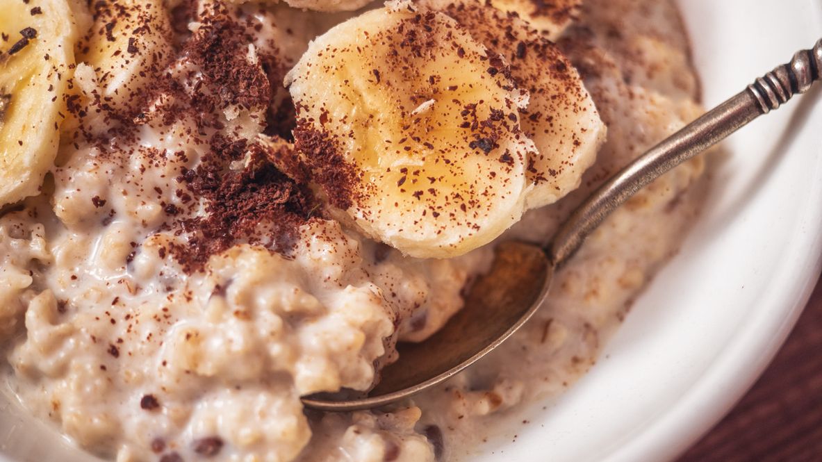 Owsianka na śniadanie to bardzo zdrowy wybór.